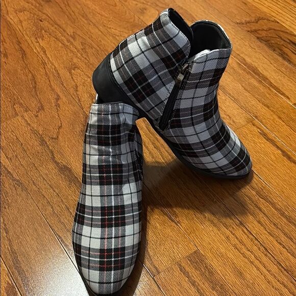Black and White Ankle Booties with Classic Checkered Design - Picture 1 of 6